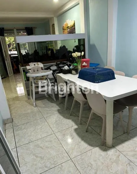 image DIJUAL RUMAH MODERN 3 LANTAI DI KAWASAN STRATEGIS DAN BISNIS DI KEMANG PRATAMA BEKASI KOTA  (3)