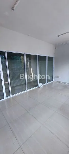 image RUKO STRATEGIS 3 LANTAI DI JL. ARIFIN AHMAD, DEKAT LIVING WORLD (4)