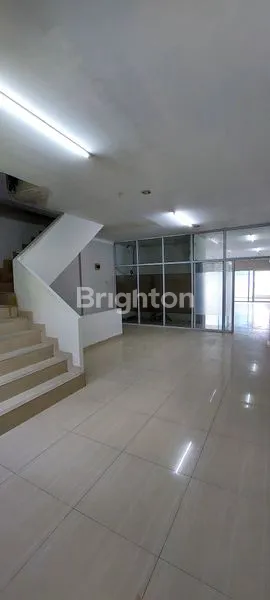 image RUKO STRATEGIS 3 LANTAI DI JL. ARIFIN AHMAD, DEKAT LIVING WORLD (7)