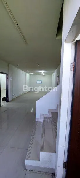 image RUKO STRATEGIS 3 LANTAI DI JL. ARIFIN AHMAD, DEKAT LIVING WORLD (8)