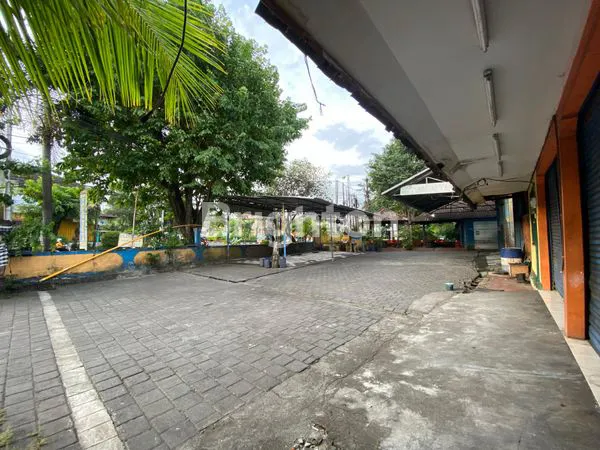 image DISEWA TANAH JALAN UTAMA GATOT SUBROTO SEBELAH LAMPU MERAH JL AYANI GATOT SUBROTO (2)