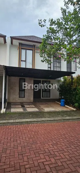 image HUNIAN STRATEGIS BSD, 4KT + 3KM, HADAP TAMAN (1)