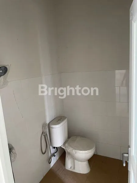 image RUMAH 2 LANTAI YANG MASIH ASRI STANDAR (2)