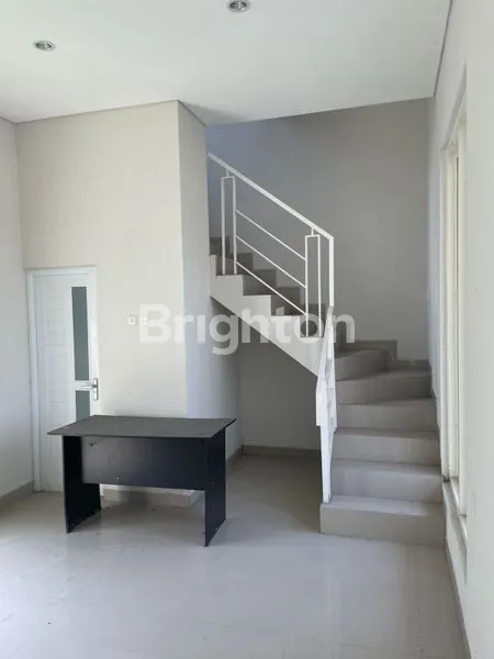 image RUMAH 2 LANTAI YANG MASIH ASRI STANDAR (7)