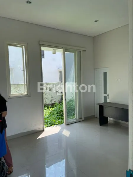 image RUMAH 2 LANTAI YANG MASIH ASRI STANDAR (4)