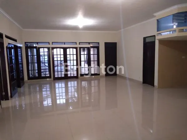 image RUMAH KEDUNG BARUK 100 METER KE RAYA MERR (2)