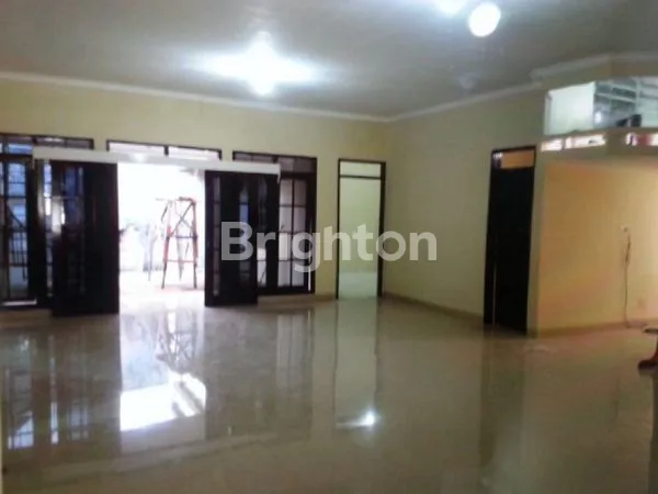 image RUMAH KEDUNG BARUK 100 METER KE RAYA MERR (3)