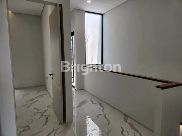 image RUMAH MODERN MINIMALIS 2 LANTAI  DI AREA RUNGKUT  (6)