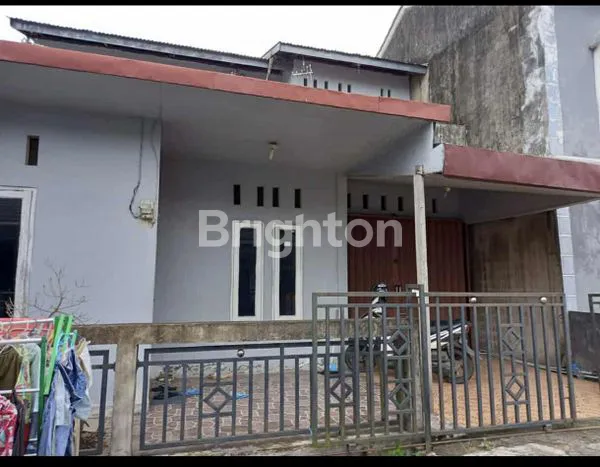 image RUMAH 2 LANTAI SIAP HUNI TELAH DIRENOVASI JALAN TRANS KALIMANTAN KOMPLEK ALAMBHANA JALUR 3 (2)