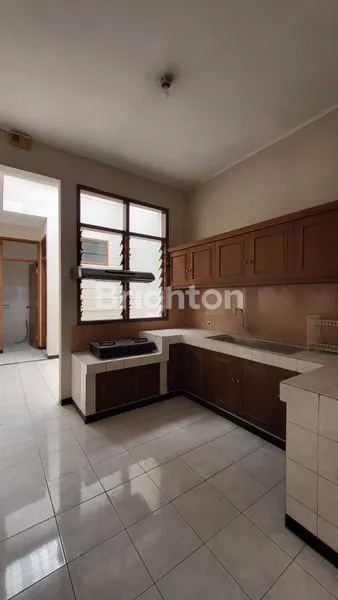 image DIJUAL RUMAH LUAS NYAMAN SIAP HUNI (2)