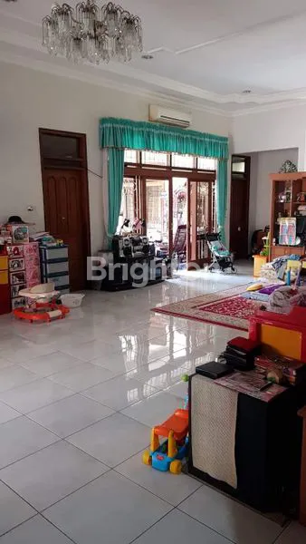 image RUMAH MEWAH LT 1007M² DI BANYUMANIK, 4KT+2KM (8)