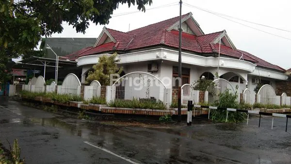 image RUMAH MEWAH LT 1007M² DI BANYUMANIK, 4KT+2KM (1)