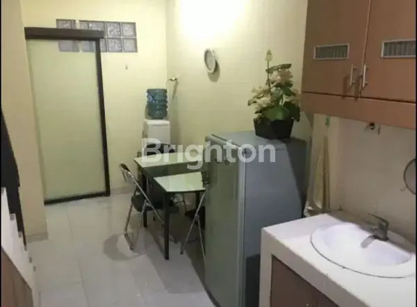 image RUMAH 2 LANTAI MINIMALIS HARGA BERSAHABAT DAERAH ROXY JAKARTA PUSAT AKSES MOTOR (3)