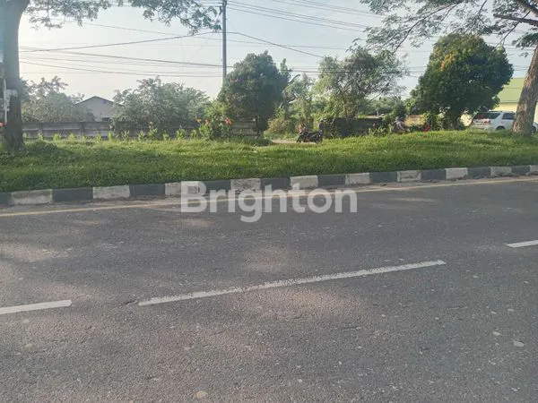 image LAHAN KOSONG SELUAS 5,2 HEKTAR, DI PINGGIR JALAN BESAR MENUJU BANDARA KUALANAMU, BEKAS PABRIK DULUNYA, SUDAH DITEMBOK KELILING, SANGAT COCOK UNTUK DIBANGUN HOTEL, RUMAH SAKIT, SEKOLAH PLUS ATAU GUDANG LOGISTIK (3)