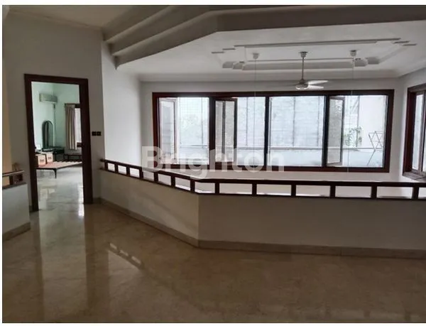 image RUMAH MEWAH 2 LANTAI DI KEBON JERUK, LT 428M² (7)