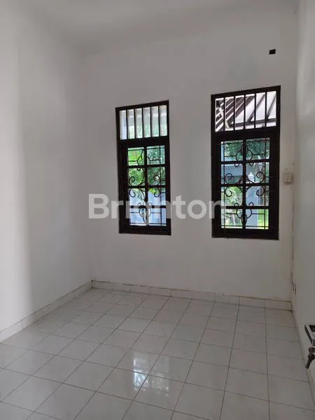 image HUNIAN STRATEGIS LT 121M² DI TAMAN GRIYA (5)