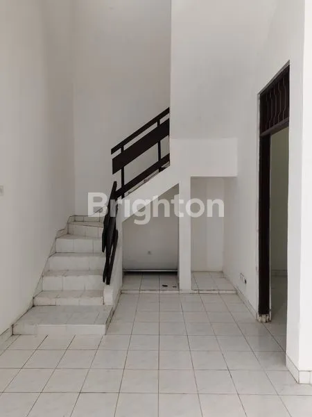 image HUNIAN STRATEGIS LT 121M² DI TAMAN GRIYA (2)