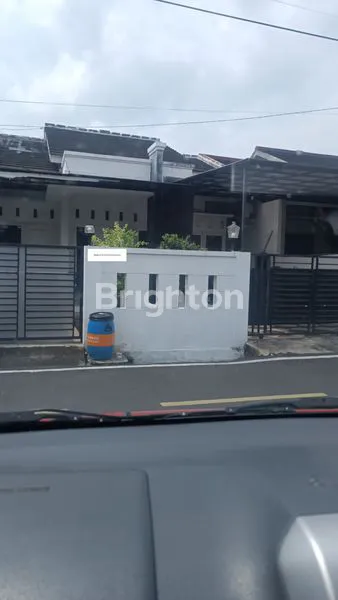 image DISEWAKAN RUMAH JALAN BERUANG RAYA FURNISHPOV :\N\N. JALAN BERUANG RAYA GAYAMSARI KOTA SEMARANG\NDIKONTRAKKAN RUMAH + ISI FURNITURE \N. 1 KAMAR DEPAN DENGAN SPRINGBED, LEMARI JATI DAN AC SAMSUNG 1/2PK\N. 1 KAMAR TENGAH DENGAN KASUR SPRINGBED, DIVAN, ALMAR (1)