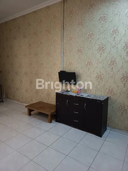 image DISEWAKAN RUMAH JALAN BERUANG RAYA FURNISHPOV :\N\N. JALAN BERUANG RAYA GAYAMSARI KOTA SEMARANG\NDIKONTRAKKAN RUMAH + ISI FURNITURE \N. 1 KAMAR DEPAN DENGAN SPRINGBED, LEMARI JATI DAN AC SAMSUNG 1/2PK\N. 1 KAMAR TENGAH DENGAN KASUR SPRINGBED, DIVAN, ALMAR (6)