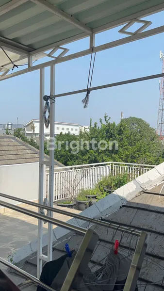 image RUMAH MEWAH 2,5 LANTAI SIAP HUNI LT 123 LB 170-PANCORAN MAS DEPOK (8)