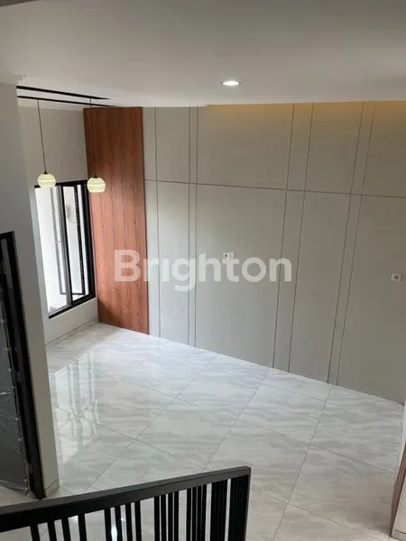 image RUMAH BARU WISMA MUKTI KLAMPIS ANOM SURABAYA ROW JALAN 5 MOBIL (2)