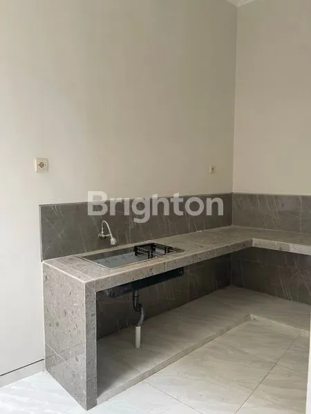 image RUMAH BARU WISMA MUKTI KLAMPIS ANOM SURABAYA ROW JALAN 5 MOBIL (3)