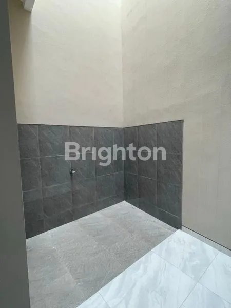 image RUMAH BARU WISMA MUKTI KLAMPIS ANOM SURABAYA ROW JALAN 5 MOBIL (4)