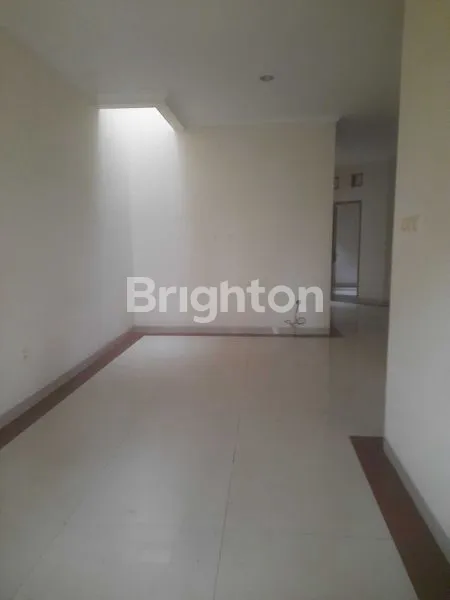 image RUMAH LUAS DI KOMPLEK ELITE PESONA KHAYANGAN (2)