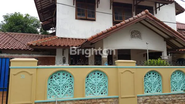 image RUMAH HOEK STRATEGIS KEMANGGISAN ILIR (3)