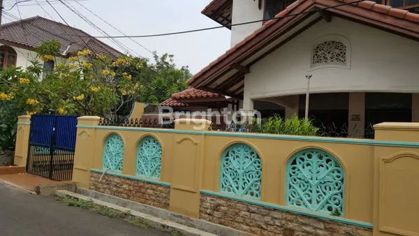 image RUMAH HOEK STRATEGIS KEMANGGISAN ILIR (2)