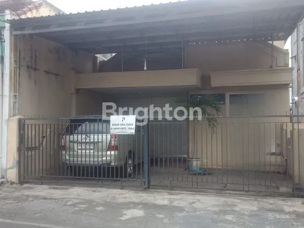 image RUMAH SIAP HUNI, STRATEGIS,COCOK BUAT USAHA, BELAKANG GUDANG LUAS (1)