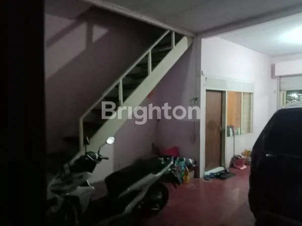 image RUMAH SIAP HUNI, STRATEGIS,COCOK BUAT USAHA, BELAKANG GUDANG LUAS (4)