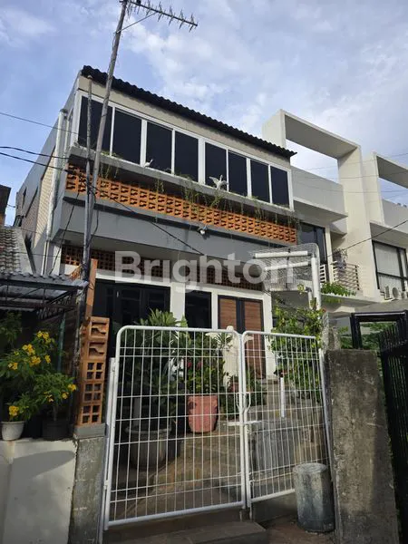 image RUMAH CANTIK 2.5 LANTAI JALAN GIRO KELAPA GADING (1)
