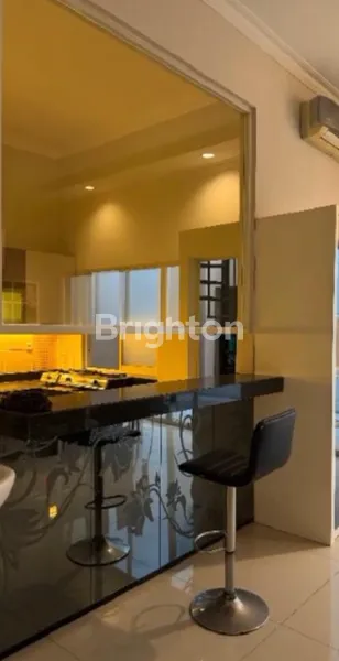 image JUAL CEPAT! RUMAH MEWAH 2 LANTAI FULL FURNISHED SIAP HUNI DI ARAYA! (4)