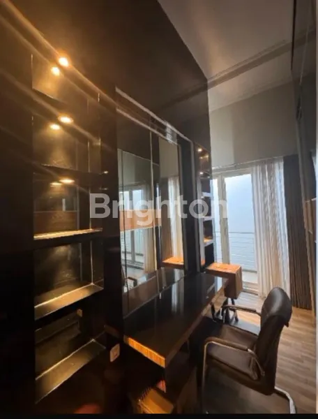 image JUAL CEPAT! RUMAH MEWAH 2 LANTAI FULL FURNISHED SIAP HUNI DI ARAYA! (7)