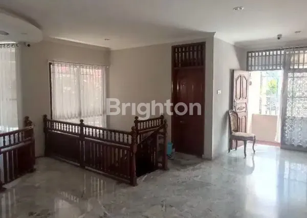 image RUMAH BESAR 500 M² DI KEBON JERUK – COCOK KOS-KOSAN / INVESTASI SUBDIVISION! (7)