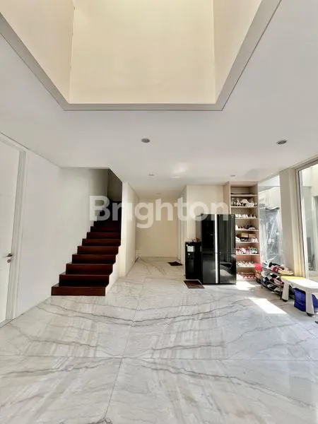 image RUMAH MINIMALIS MODERN GREENLAKE CITRALAND 1 MENIT KE BINUS SCHOOL SURABAYA (2)