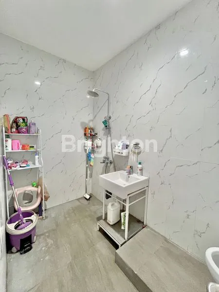 image RUMAH MINIMALIS MODERN GREENLAKE CITRALAND 1 MENIT KE BINUS SCHOOL SURABAYA (7)