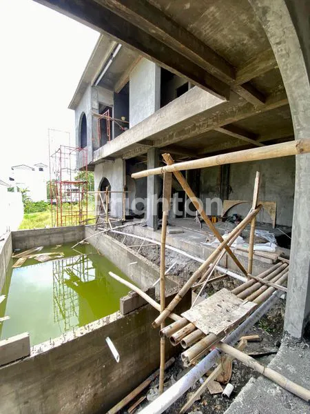 image VILLA MEWAH 3 LT+S POOL+ROOFTOP STRATEGIS DEKAT PANTAI, BELI SAAT INI DAPATKAN BONUS DI ULUWATU BALI (4)