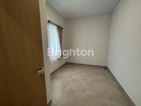 image RUMAH CANTIK SIAP HUNI DI CLUSTER YUTHICA SERPONG (7)