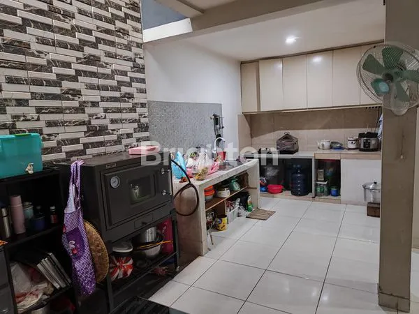 image RUMAH 2 LANTAI SIAP HUNI DI GADING SERPONG TANGERANG (3)