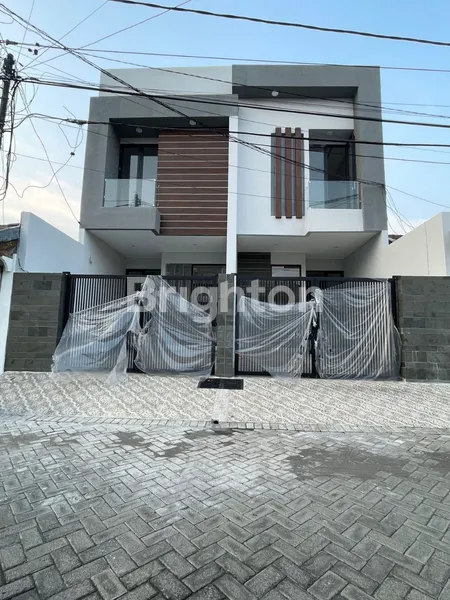 image RUMAH DI JUAL DI WISMA MUKTI, BARU GRESS, MINIMALIS, LOKASI NYAMAN DI DALAM PERUMAHAN, BEBAS BANJIR, ROW JALAN 3 MOBIL LONGGAR, HANYA SISA 1 UNIT SAJA (1)