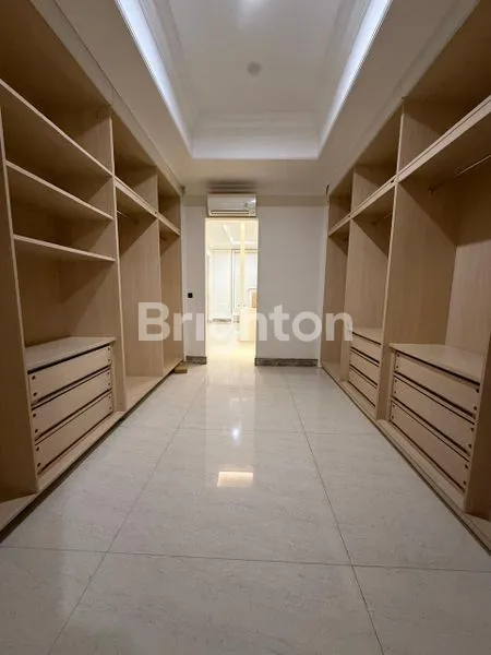 image RUMAH HIGH LUXURY DI GRAHA FAMILI (7)