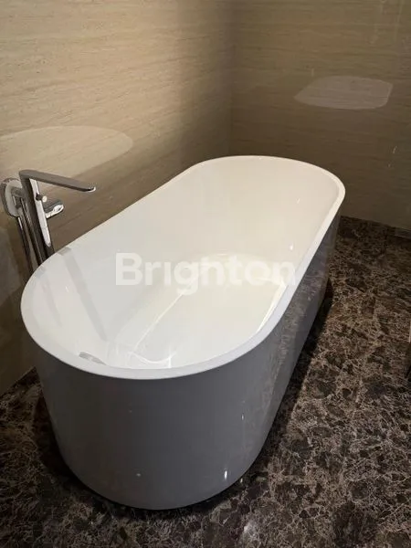 image RUMAH HIGH LUXURY DI GRAHA FAMILI (8)