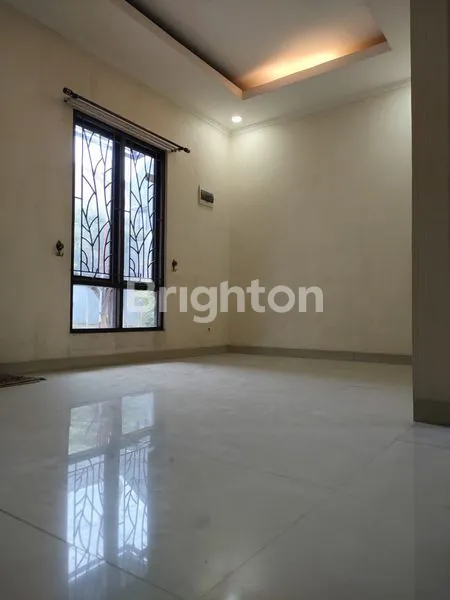 image RUMAH STRATEGIS DI SERPONG, POSISI HOOK, 6 KAMAR TIDUR, 3 KAMAR MANDI (4)