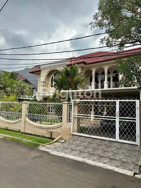 image RUMAH KLASIK MEDITERANIAN TAMAN KEDOYA BARU JAKARTA BARAT SIAP HUNI RAPIH DAN TERAWAT (2)