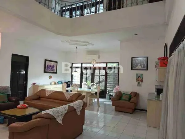 image RUMAH RAYA SATELIT UTARA MEWAH LOKASI STRATEGIS ROW JALAN UTAMA KEMBAR (3)