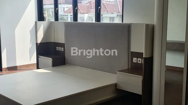 image RUMAH SIAP HUNI DI MERUYA SELATAN JAKARTA BARAT (3)