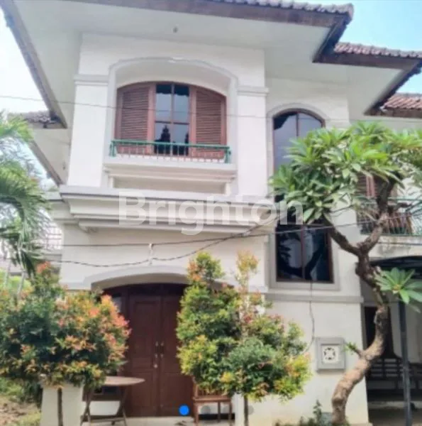 RUMAH STRATEGIS DI RENON, 2 LANTAI SEMI FURNISHED, SHM