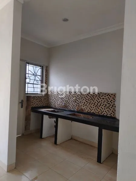 image RUMAH 2 LANTAI LT 162 KOTA WISATA (6)
